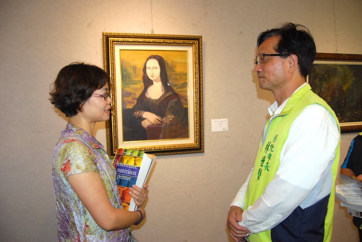 ▲藝術博士陳美合在彰化藝術館展出「真實性與不朽－畫與布的蛻變」個展，市長林世賢歡迎喜愛西畫作品的民眾踴躍前往觀賞陳教授的心血結晶。（圖／記者陳雅芳攝，2019.06.10）