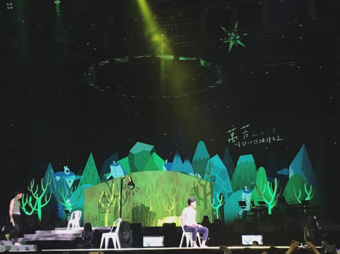 ▲2018年萬芳演唱會運用包大山的插畫作為舞台視覺。（圖／包大山提供）