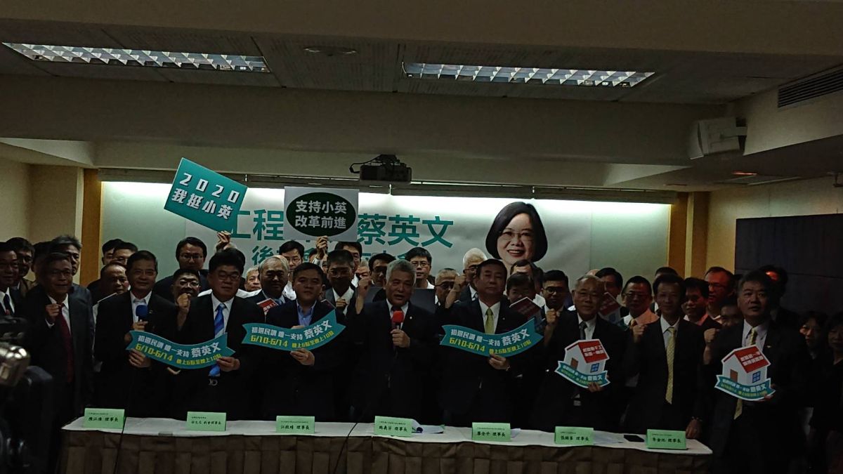 民進黨初選民調10日晚上六點展開，包括全國土木技師工會在內的多個工程界團體，今天也出面力挺總統蔡英文。（圖／記者林人芳攝，2019,06,10)