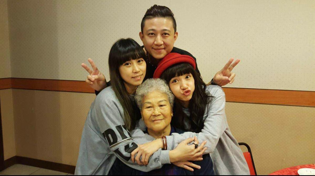 ▲李千那在台中與哥哥、姊姊一起開火鍋店，店名「丹閎鍋」融合了哥哥與奶奶的名字。（圖／樂是達娛樂提供）
