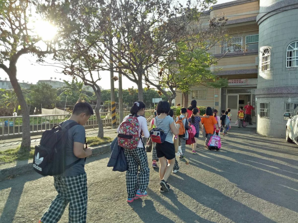 ▲天主教中華聖母基金會偏鄉兒童課輔班，主要照顧者逾4成非雙親。（圖/中華聖母基金會提供，2019.06.10）