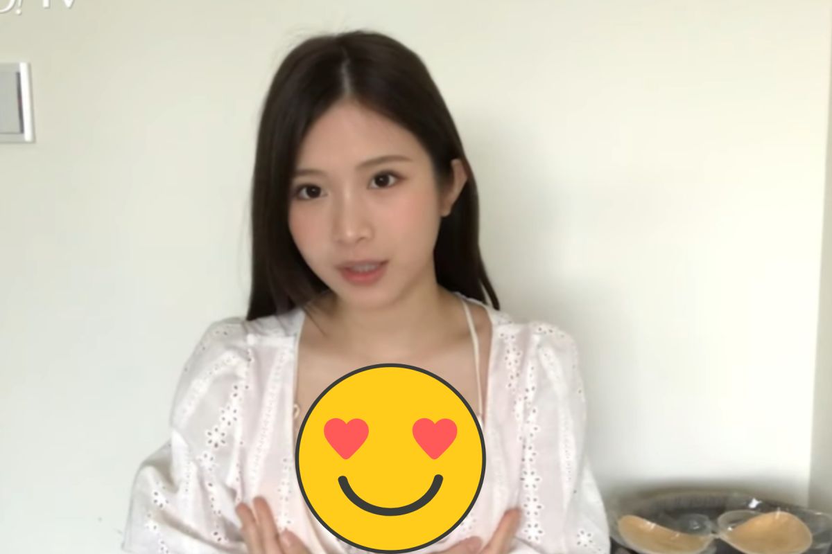 ▲雞排妹在鏡頭大方擠胸。（圖／翻攝YouTube）
