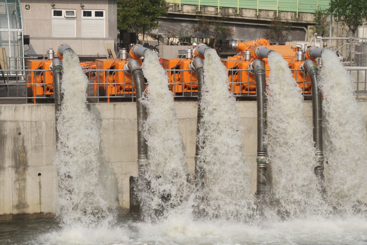 ▲豪大雨來襲，台中市全方位防災，市長盧秀燕指示各局處防災要到位，避免災害發生。（圖／台中市政府提供）
