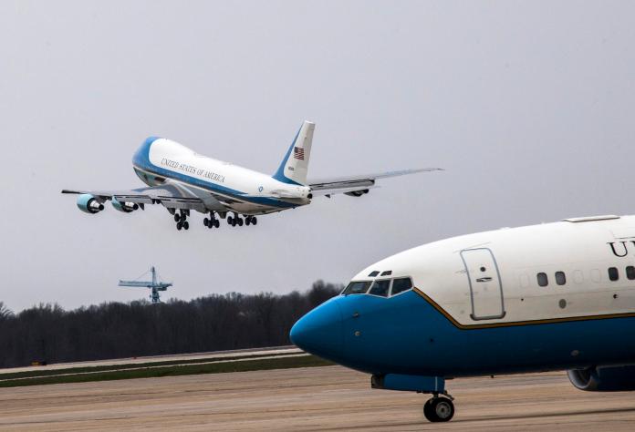 ▲美國空軍現役兩架舊「空軍一號」，代號VC-25A，以波音747-200客機改裝而成。（圖／美國空軍）