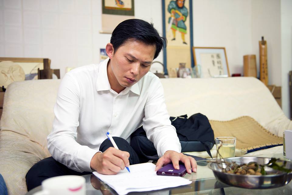 ▲時代力量立委黃國昌驚爆國安局走私菸弊案。( 圖 / 翻攝黃國昌臉書 )
