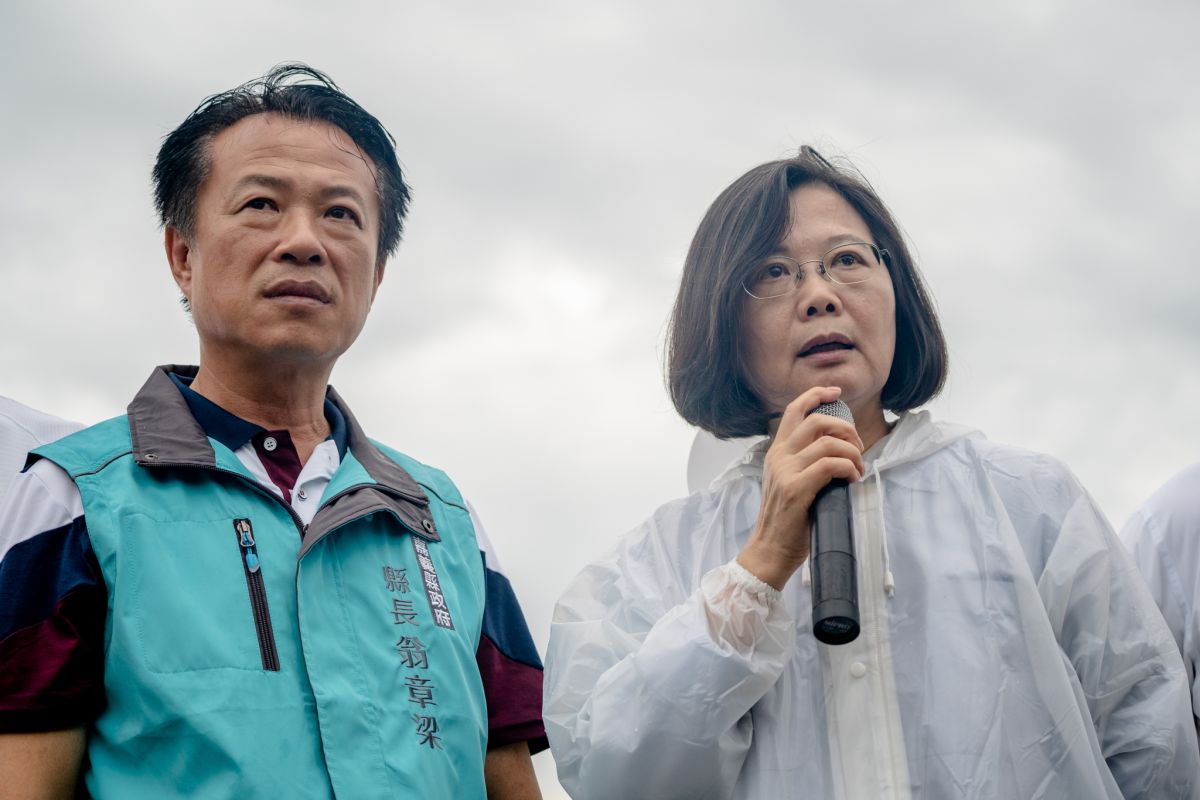 多位名嘴指控總統蔡英文的博士學位造假。對此，民進黨主席卓榮泰12日在臉書發文呼籲，「請完全停止對參選人的情緒傷害，跟意圖影響民調結果的任何指控！這裡需要乾淨的天空！」（圖／總統府提供）