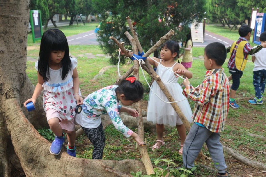 ▲新竹縣湖口鄉華興國小空地「重生」，不花一毛錢，師生熱情打造大自然遊樂園，榮獲校園空間金采獎優等。（圖／新竹縣政府提供）