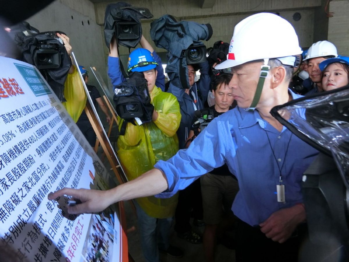 ▲高雄市長韓國今(12)日，前往提供心智障礙者住宿式照顧服務「無障礙之家北區分院」了解工程進度，期許如期如質完工，明年讓身障朋友入住，減輕家庭照顧負擔。（圖／高市府提供）