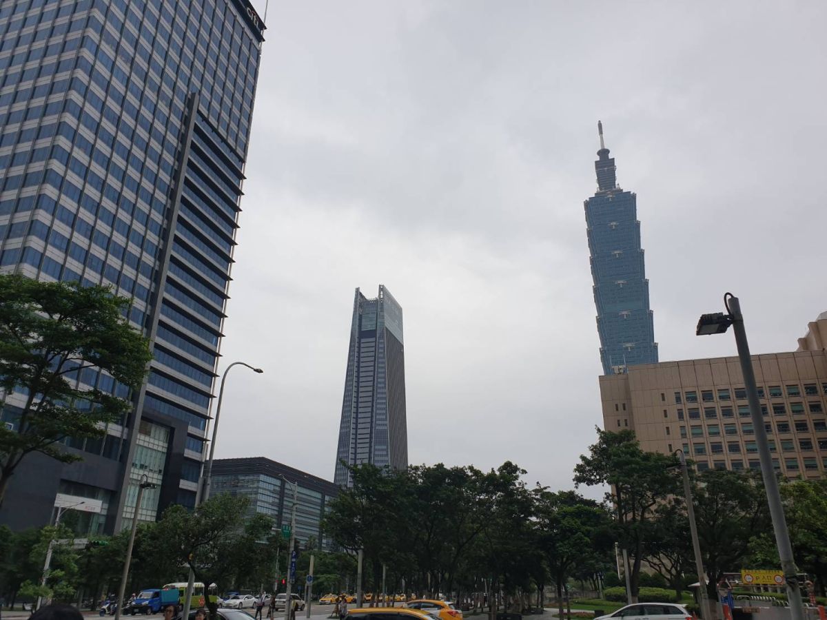 ▲共享辦公室的經營模式正夯，根據最新揭露的實價租金行情資料顯示，緊鄰信義計畫區的整建辦公大樓，交易跳脫周邊行情水準，已接近信義計畫區的一般A辦大樓。（圖／NOWnews資料照片）