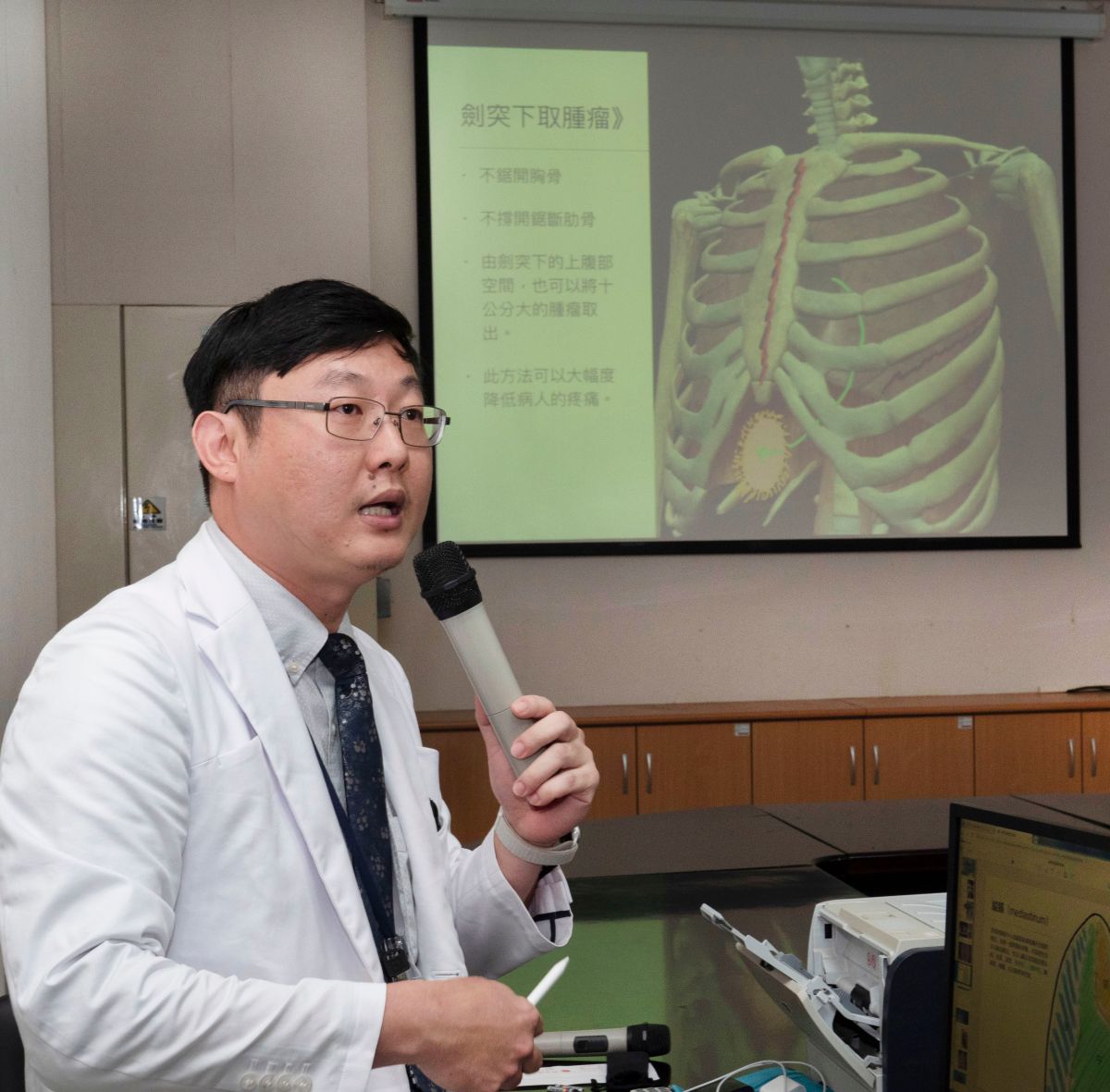 ▲陳姓大學生因胸悶胸痛到無法起床，緊急送醫治療。（圖／雙和醫院提供）