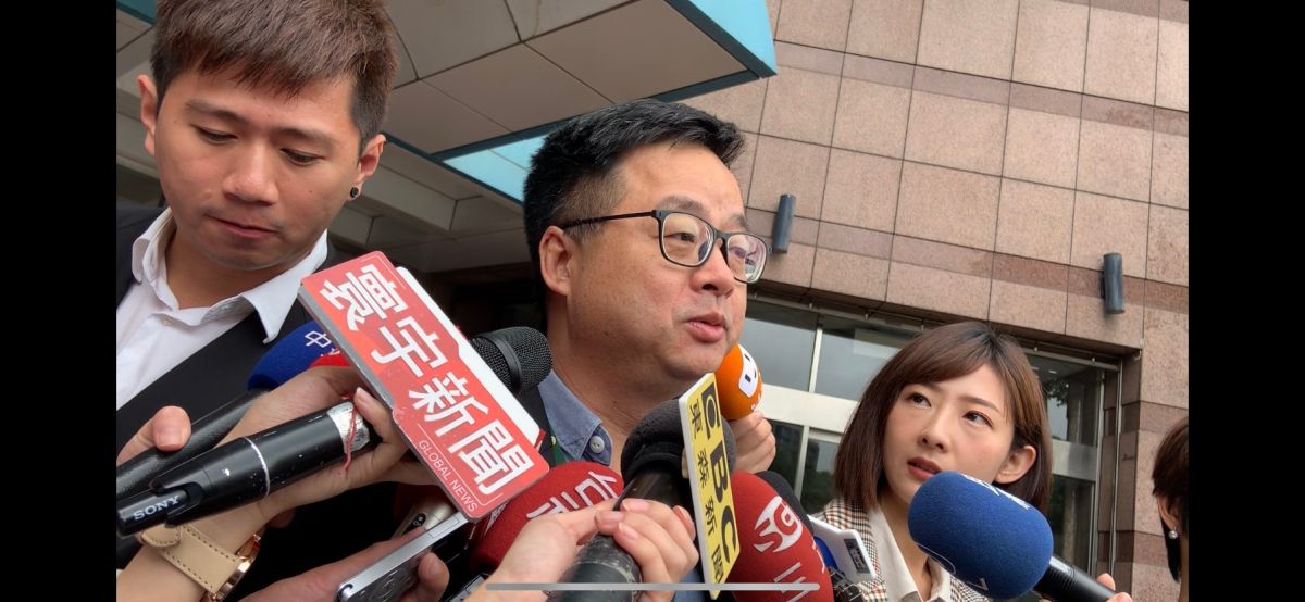 民進黨總統初選民調13日公布結果，秘書長羅文嘉表示，即便是些微差距，還是看最終結果，也對兩參選人的態度、高度有信心。 (圖/記者吳承翰攝)