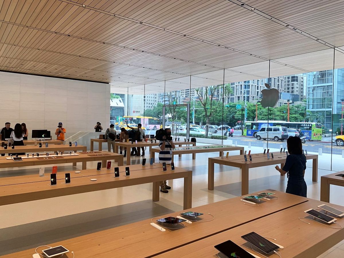 ▲蘋果「信義A13」直營店將於6月15日開幕，今（13）日特別開放媒體進入門市做導覽介紹，並且體驗「Today at Apple」的活動，希望傳遞台灣蘋果對於這間門市所提供的產品、人文等特色元素給民眾。（圖／記者劉士成攝。2019.06.13）