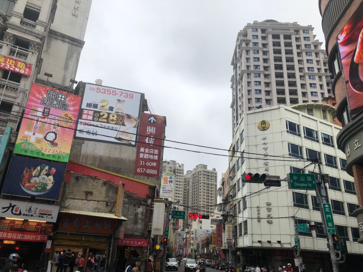 ▲東門市場鄰近台鐵新竹站前商圈，地段相當精華。（圖／信義提供）