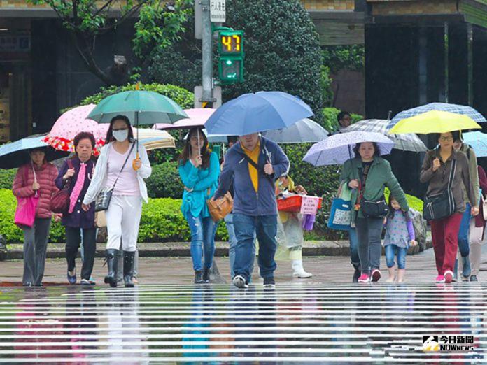 ▲受梅雨鋒面影響，今(14)日台灣西半部及東北部地區有陣雨或雷雨。（圖／NOWnews）