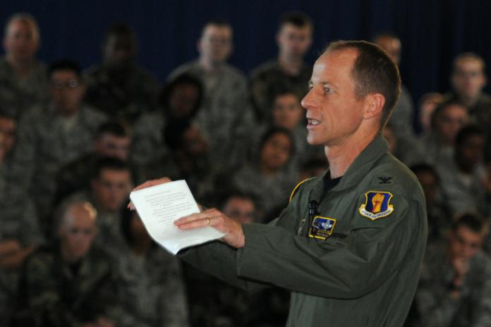 ▲美國新任亞太助卿史達偉（David Stilwell）曾任F-16戰機飛行員。（圖／美國空軍）