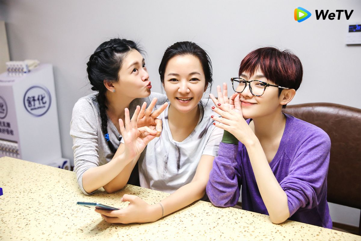 ▲大S（左起）阿雅、范曉萱姊妹情深。（圖／WeTV）