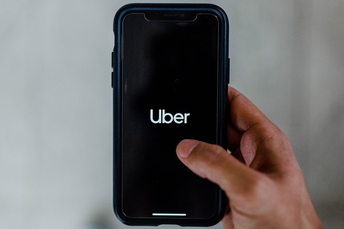 ▲「 Uber 條款」調查報告結果，高達 77% 受訪者反對。（示意圖／取自 Unsplash ）