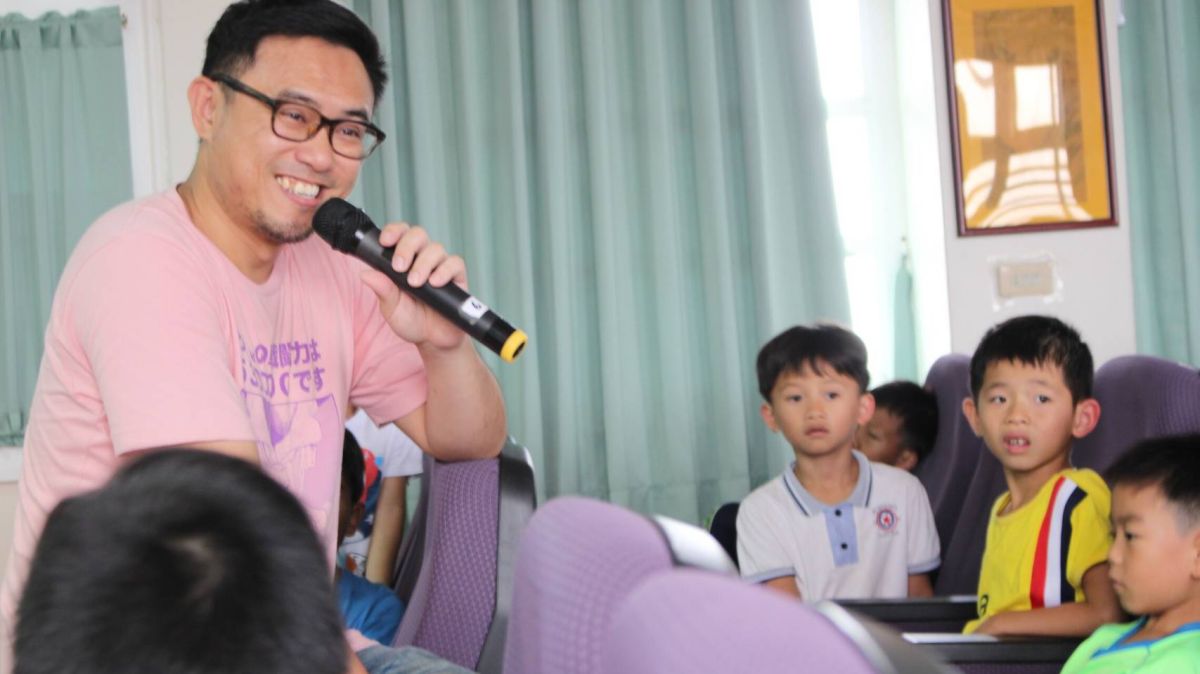 ▲文德國小邀請金鐘導演廖士涵到學校分享他的成長經歷，勉勵文德國小的小朋友們，以後也能成為金鐘獎導演。（圖／記者陳雅芳攝，2019.06.14）