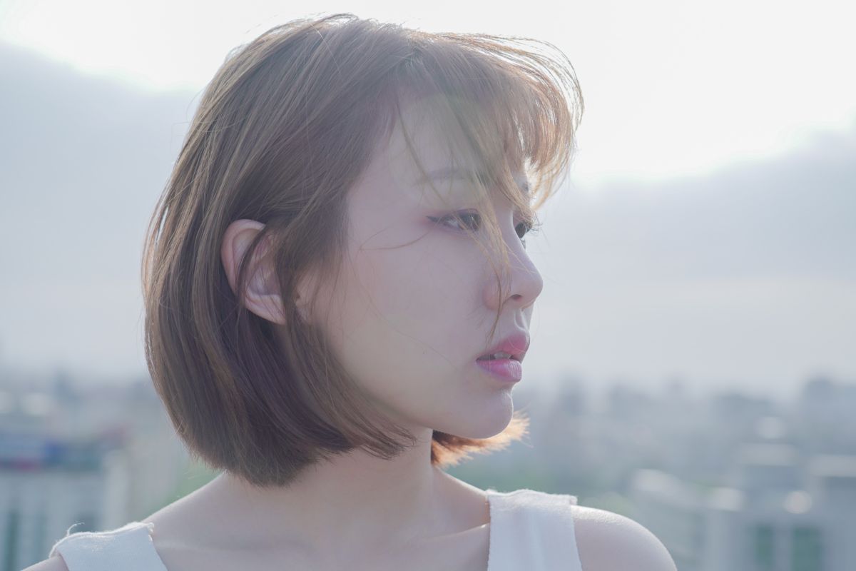 ▲直播主陳洛翻唱〈大眠〉，探討感情中的情緒勒索，孫安佐也分享過去遭到情緒勒索的例子。（圖／17 Media提供）
