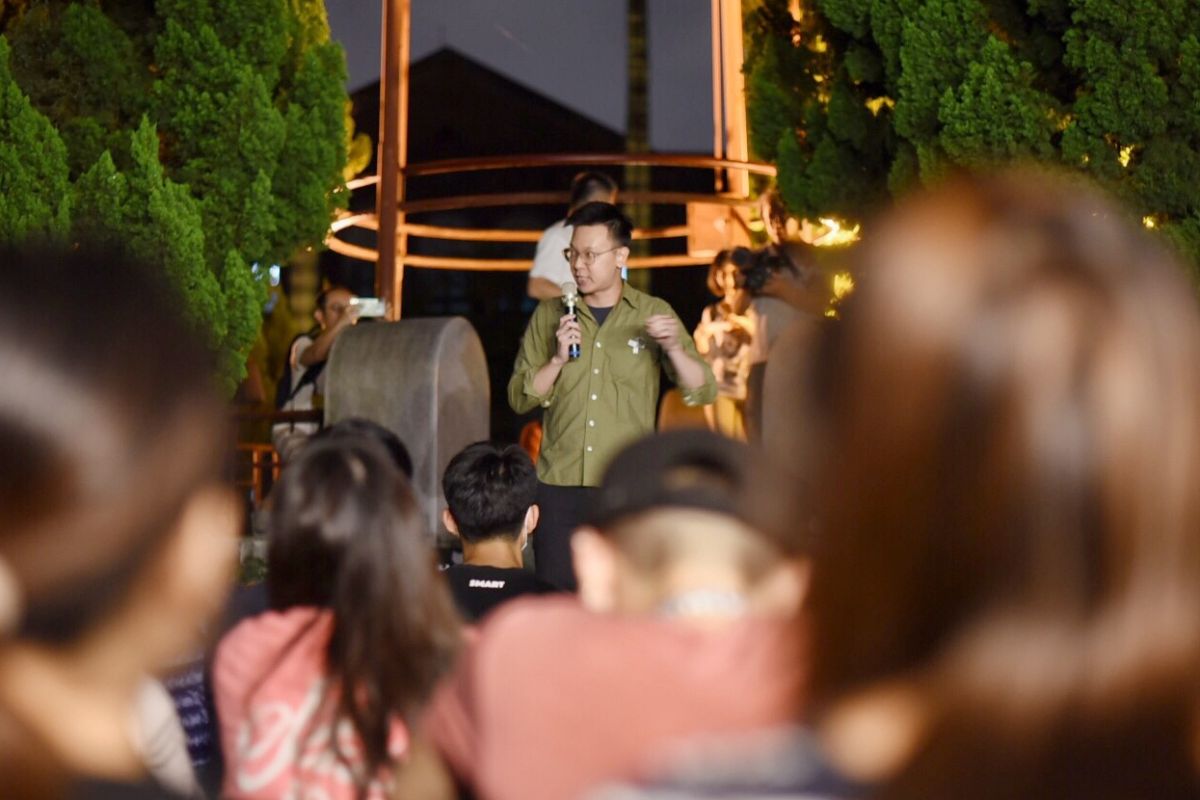 ▲學運領袖林飛帆在台大傅鐘前演講，痛批台灣許多政治人物還相信中共的一國兩制。（圖／陳明安攝, 2019.6.14）