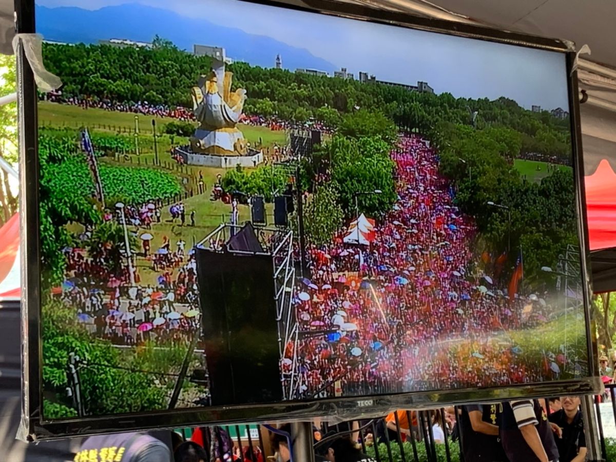 韓國瑜雲林造勢，空拍機拍出支持者擠滿整條公明路。 (圖/記者吳承翰攝)