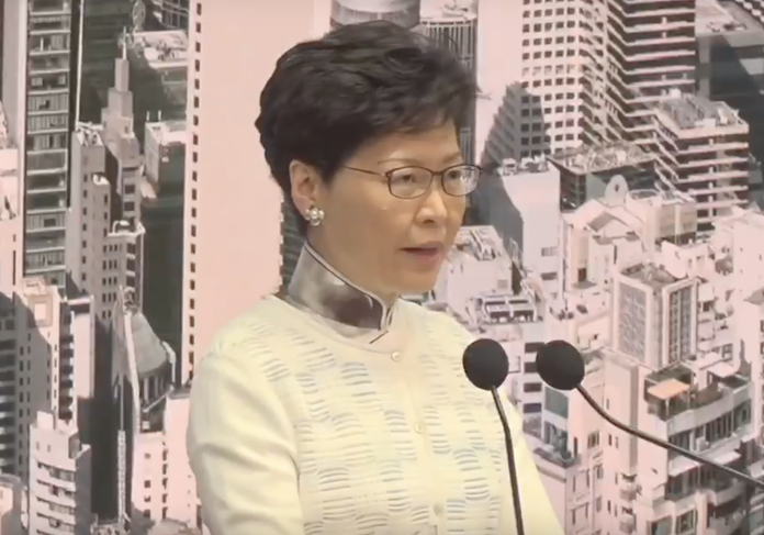 ▲香港特首林鄭月娥表示，政府決定暫緩修例，並重新展開諮詢。（圖／截自YouTube直播畫面）