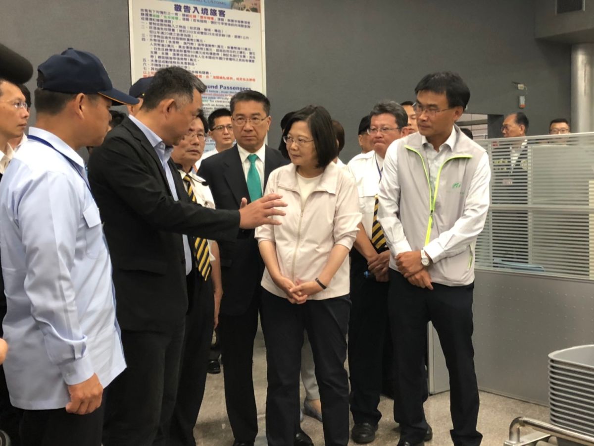 ▲總統蔡英文今天到前線視察非洲豬瘟的防疫。（圖／蔡若喬攝, 2019.06.15）