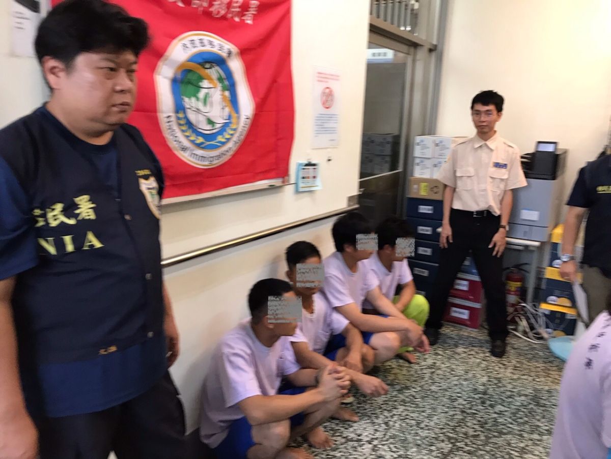 ▲移民署彰化縣專勤隊執行祥安專案大斬獲，查獲逃逸外勞、非法雇主總計人數27名。（圖／記者陳雅芳攝，2019.06.15）