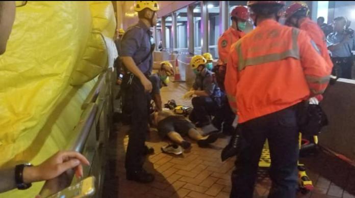 香港男子爬上太古廣場頂樓抗議送中　僵持5小時墜地身亡
