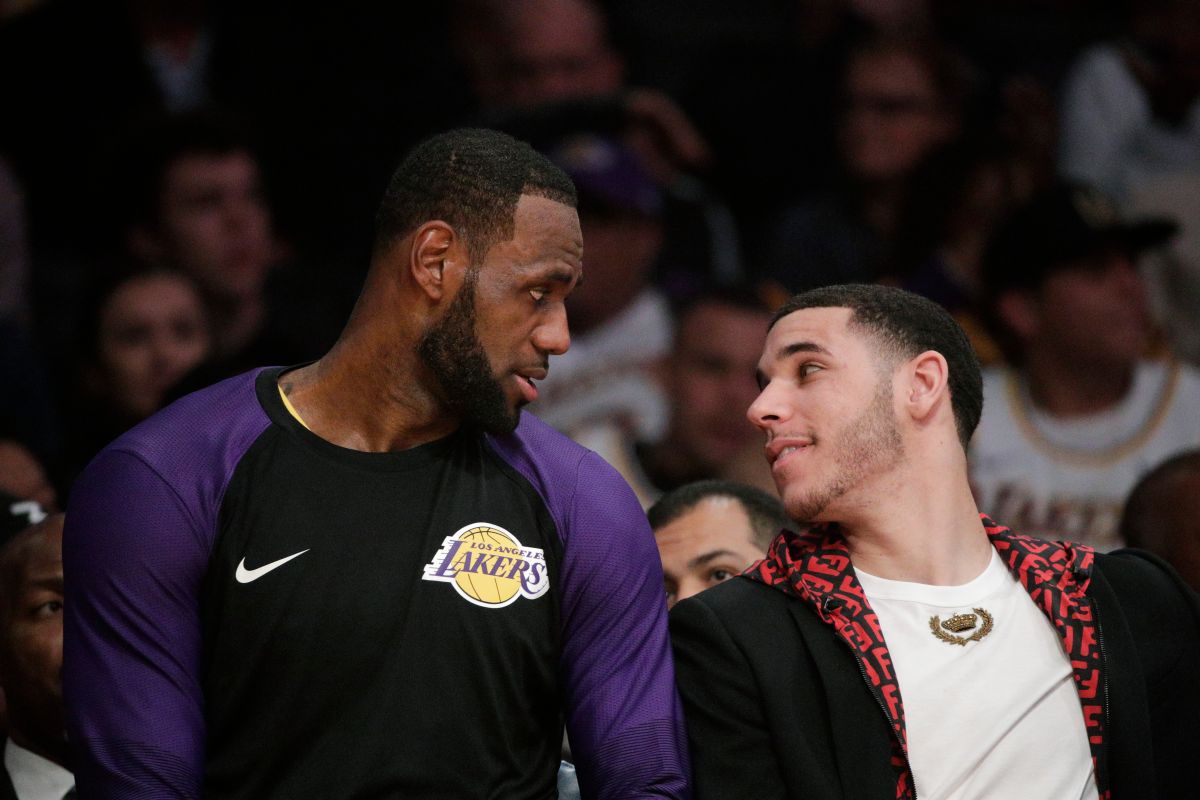 ▲「詹皇」LeBron James(左)、「球哥」Lonzo Ball（圖／美聯社／達志影像）
