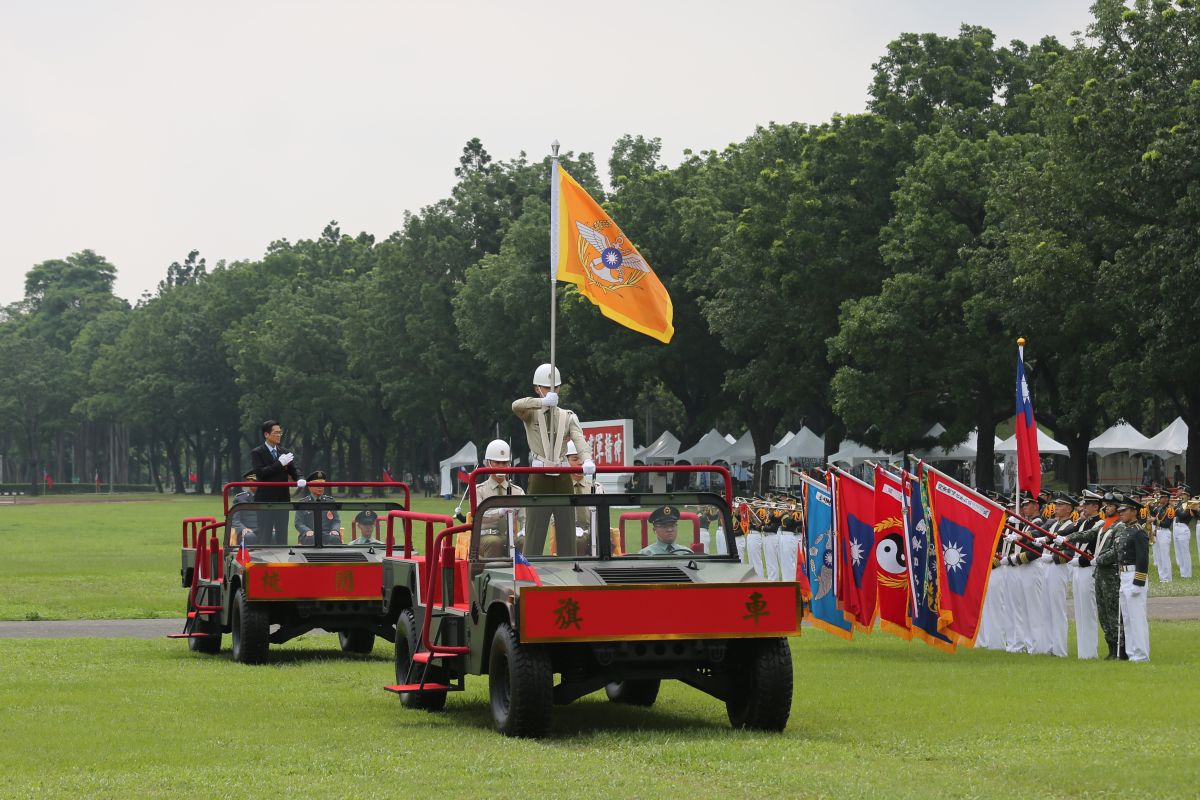 ▲陸軍軍官學校16日舉辦黃埔建校95週年校慶，由部長嚴德發親蒞主持校慶典禮並陸軍官校、海軍官校、空軍官校、國防大學理工學院、管理學院、政戰學院、南亞技術學院（ROTC）及陸軍機械化步兵第三三三旅等單位編成13個閱兵連，。(圖／陸軍官校提供)