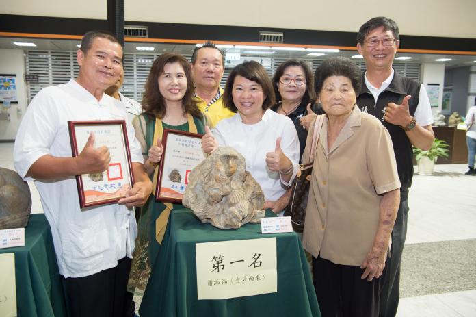 ▲蕭添福〈有貝而來〉奪2019嘉市石猴雕刻競賽首獎。（圖／嘉義市政府提供）