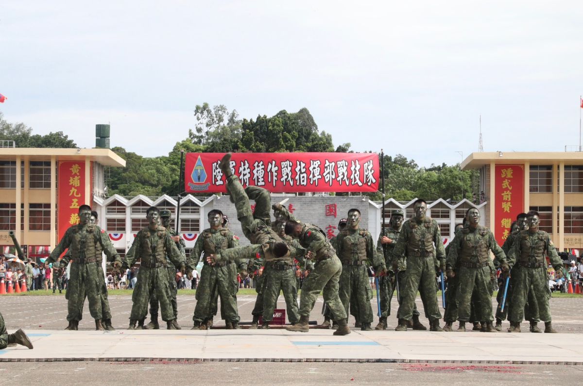 ▲陸軍官校95週年校慶暨營區開放，陸軍特種作戰指揮部戰技隊表演。（圖／陸軍司令部提供, 2019.6.16）