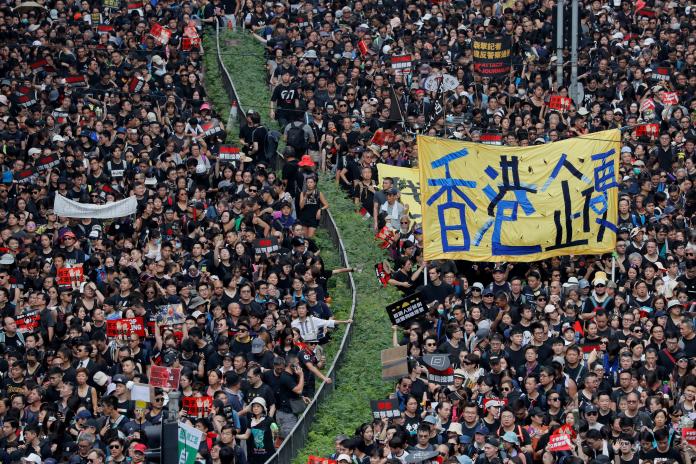▲香港人民 16 日第四度走上街頭遊行抗爭《逃犯條例》惡法。（圖／達志影像／美聯社）