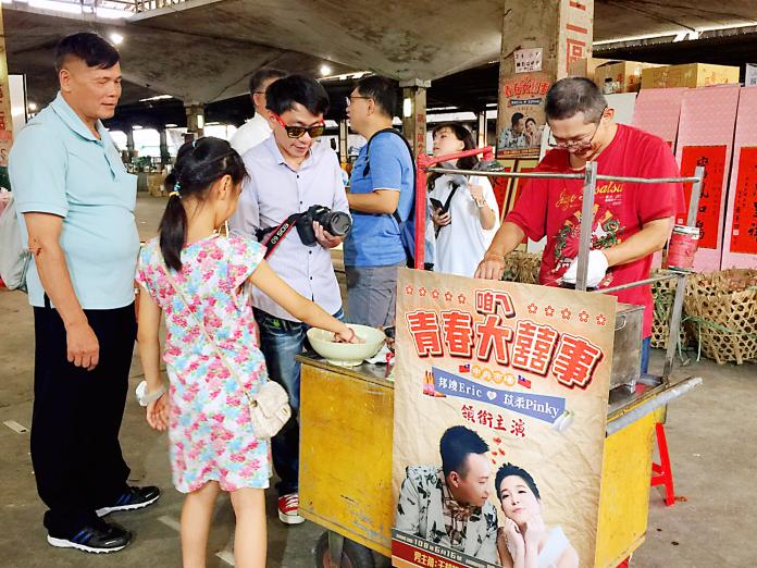 ▲婚宴地點在台北中央果菜市場拍賣場，透過原始地景，塑造出5、60年代傳統復古場景。（圖／記者陳美嘉攝）