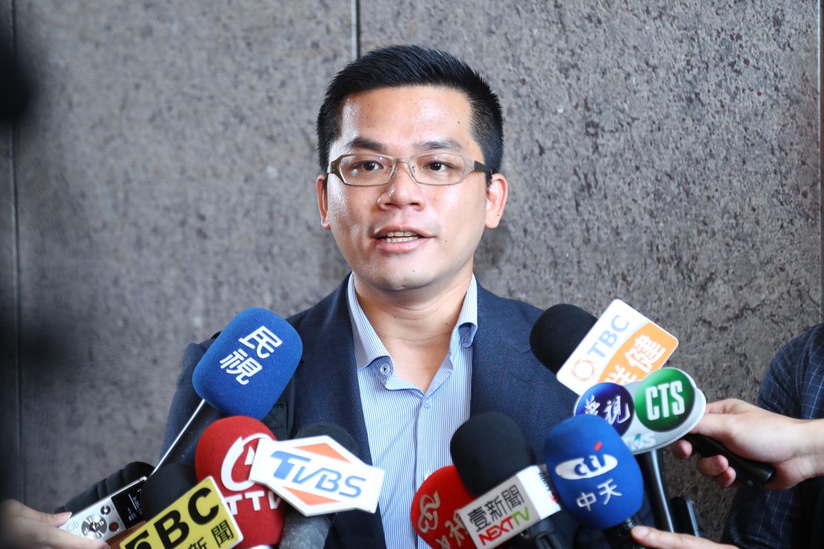 ▲高雄市長韓國瑜將在台中舉行造勢大會，市長盧秀燕表示，不會出席，市府新聞局長吳皇昇表示，基於黨內初選公平原則。(圖／柳榮俊攝2019.6.17)