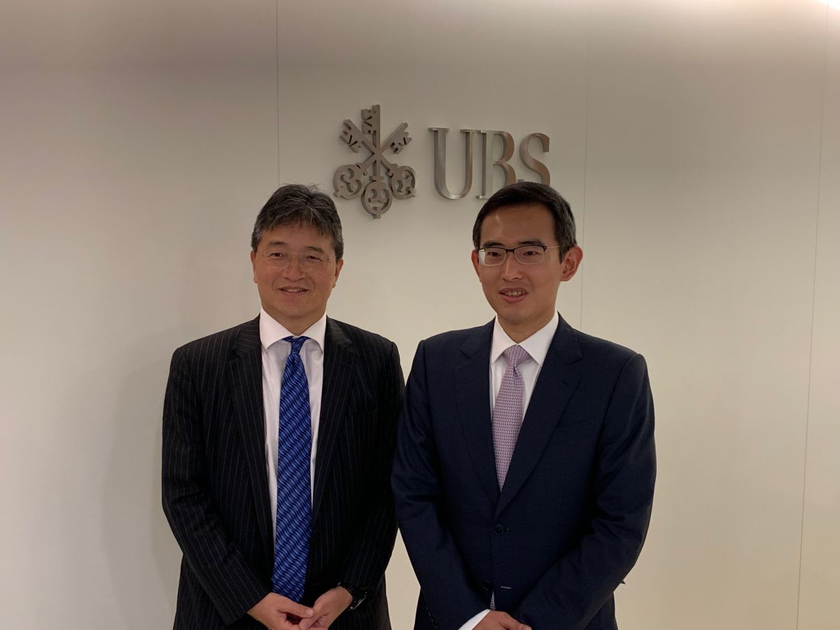 ▲瑞士銀行舉行2019下半年投資前景說明會，瑞銀財富管理亞太區投資總監及首席中國大陸策略師鄧體順（左）與瑞銀財富管理投資總監辦公室董事及股票分析師陳彥甫（右）合影。（圖／記者顏真真攝）