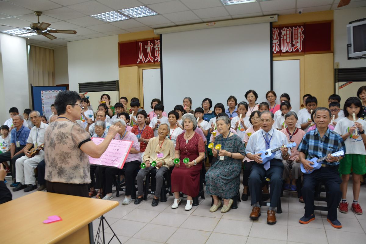 ▲祖孫共同合奏兒歌曲目。（圖／記者郭政隆攝影2019.6.17）