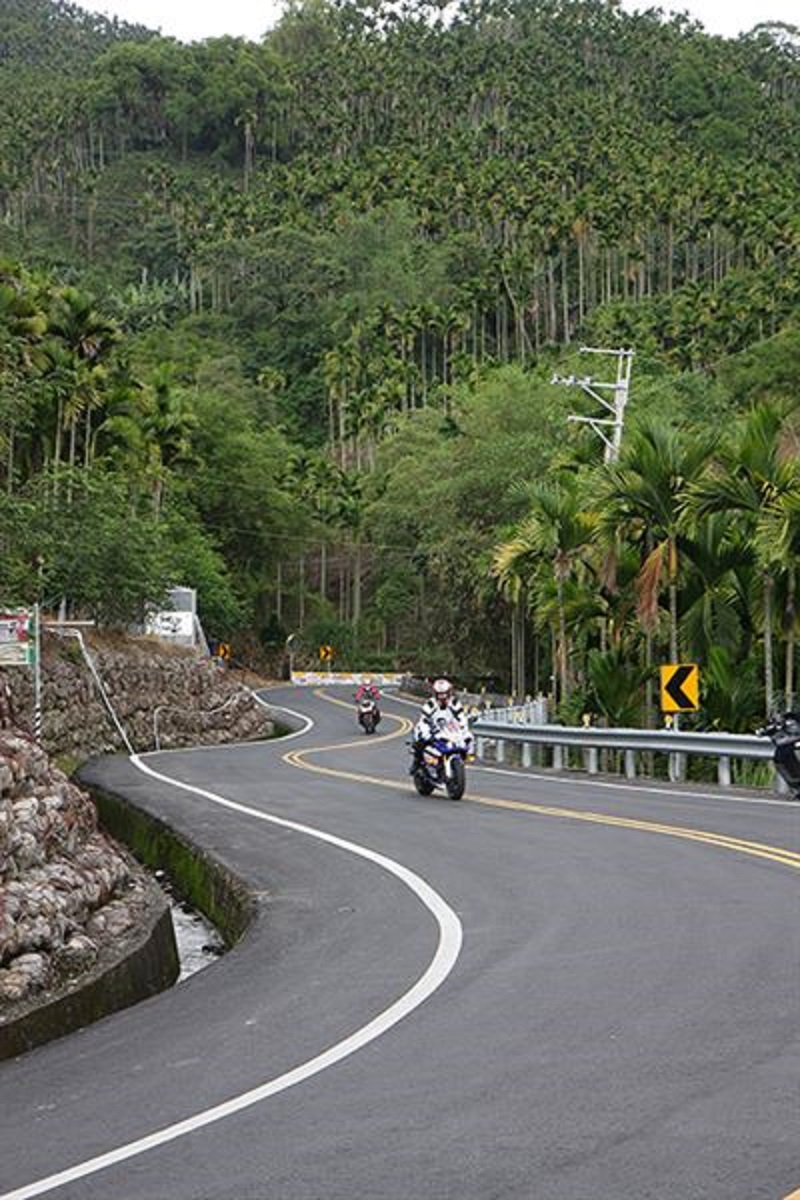 ▲台21線風景怡人，為重機騎士熱門的路線（圖／摩托車雜誌提供）