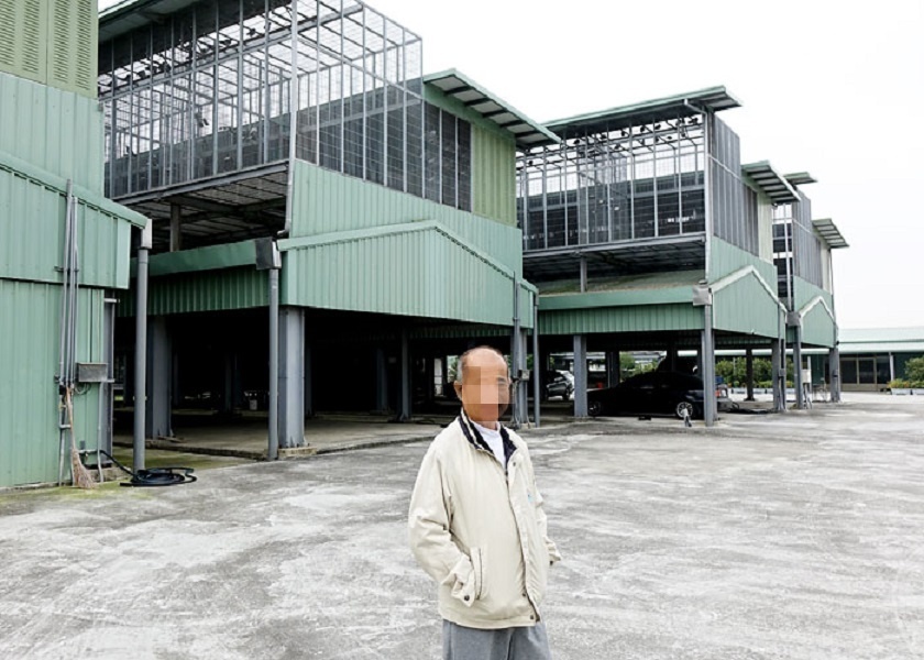 ▲台灣粉鳥王張阿雄與他一座座如城堡的鋼鐵鴿舍。（圖／取自116賽鴿網）