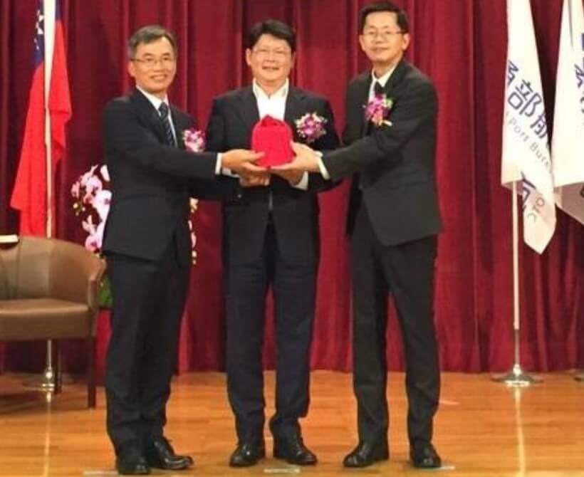 ▲交通部航港局局長由台灣港務公司總經理郭添貴(右)接任。(圖／記者黃謝美蘭攝，2019.06.18)
