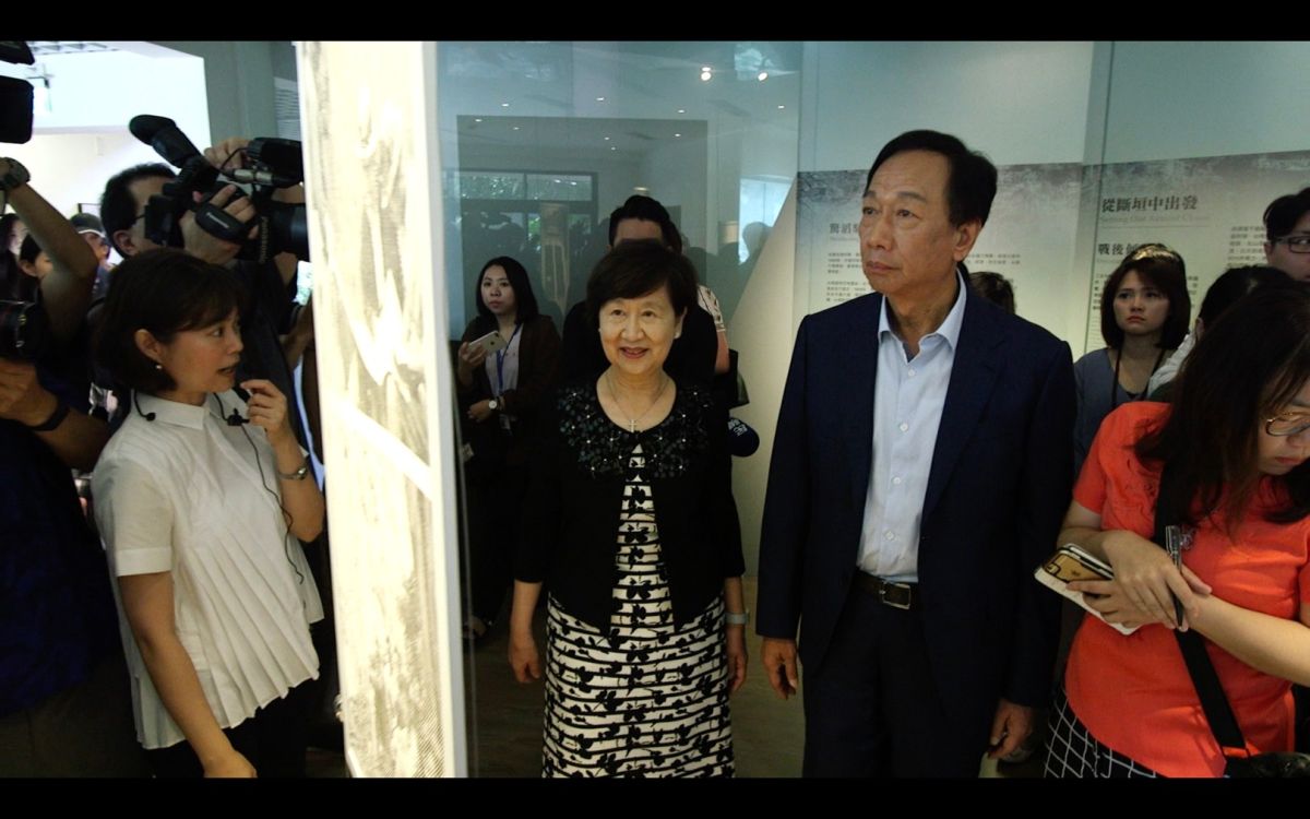 ▲國民黨總統初選參選人郭台銘（圖右）透露，未來行政院長得符合3條件。圖左為孫運璿女兒孫璐西教授。（圖／郭台銘競選辦公室提供）