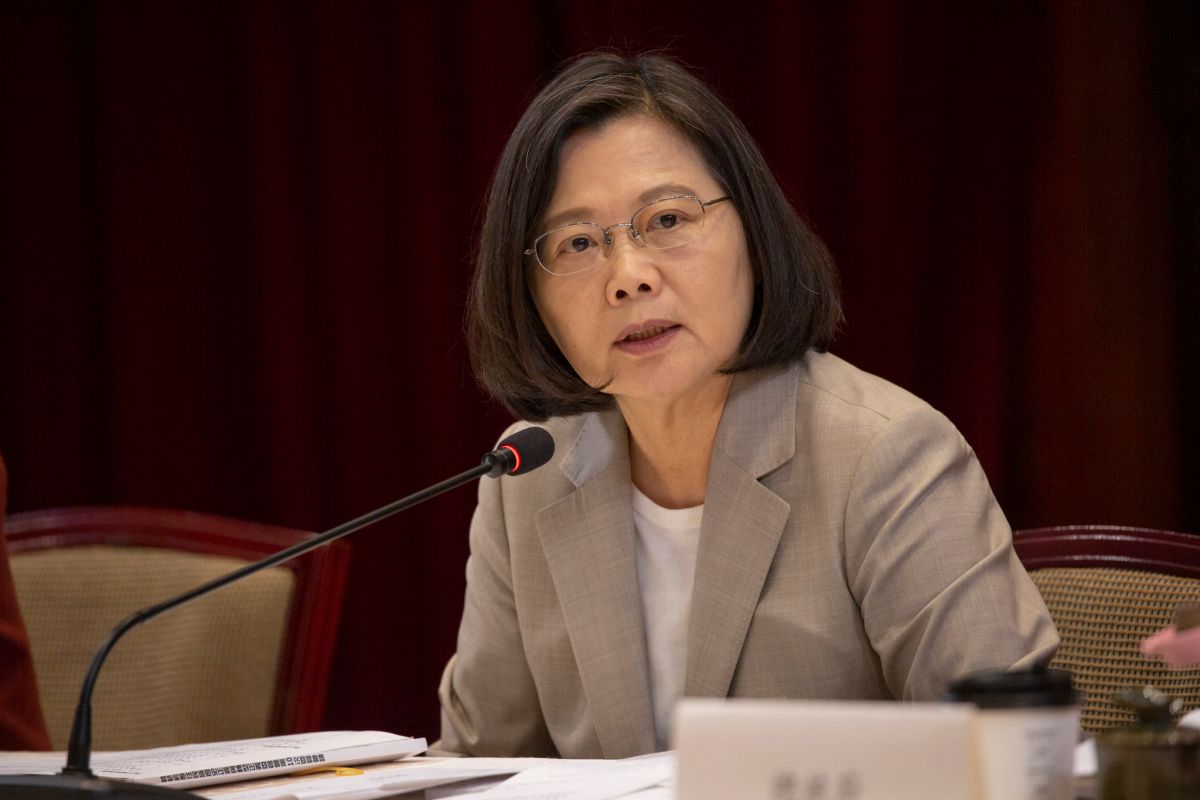 民進黨19日下午將召開中執會，確定上周通過民調初選勝出的總統蔡英文，為民進黨2020總統參選人，蔡英文下午2點將親赴黨中央，出席中執會接受提名，並公開發表談話。(圖／總統府提供）