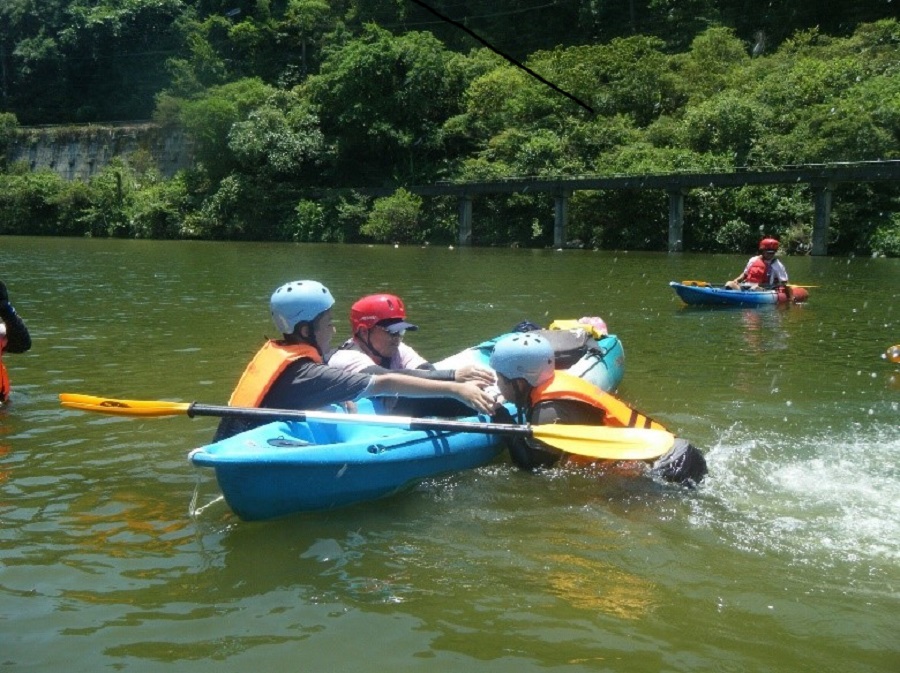 ▲新北市雙溪國小舉辦「水域自救觀摩與宣導」，已於17日開放市民至各區運動中心免費報名。（圖／新北市教育局提供）