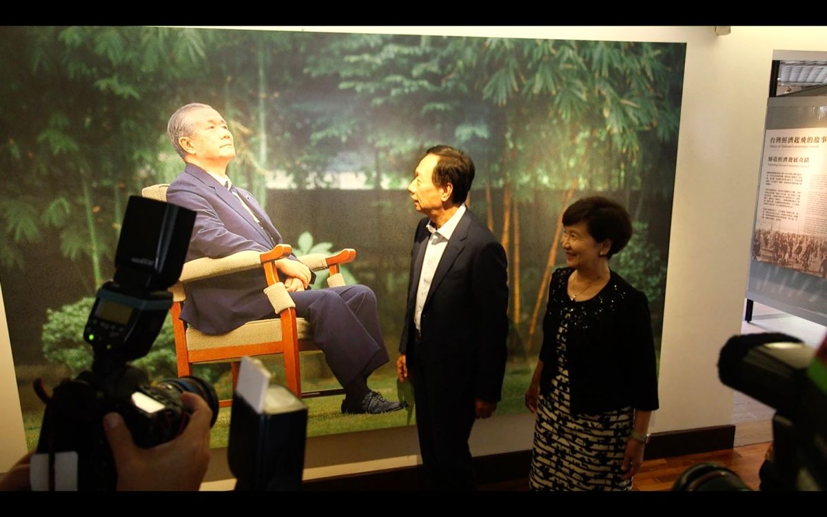 ▲國民黨總統初選參選人郭台銘今（19）日參訪孫運璿科技人文紀念館，他說他想思考「新十大建設」的可能性，於是特地參訪學習。（圖／郭台銘競選辦公室）