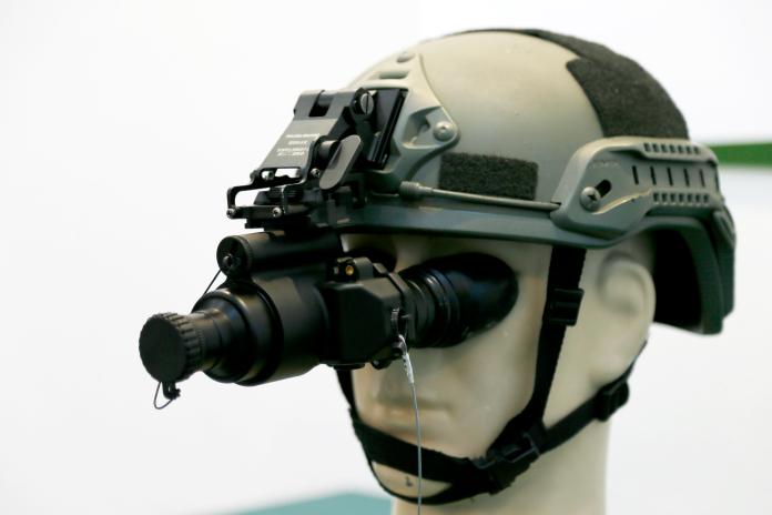 ▲軍備局研發的「TS96式雙眼單筒夜視鏡」，可用於單兵夜間巡邏、作戰等任務。（圖／軍聞社提供）