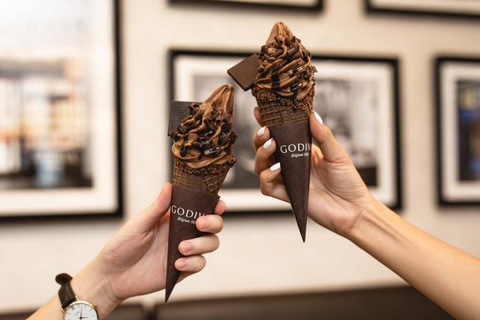 ▲ GODIVA  6 月 22 日、 23 日推出「巧克力霜淇淋及杯裝冰買一送一」活動（圖／GODIVA）