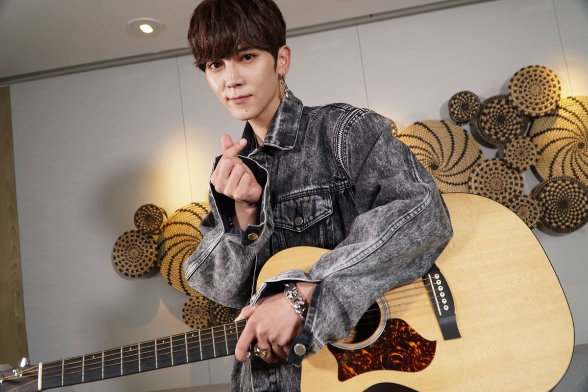 ▲畢書盡與陳大天開房密聊，還與巴西型男費丹尼大玩猜歌遊戲。（圖／MyMusic提供）
