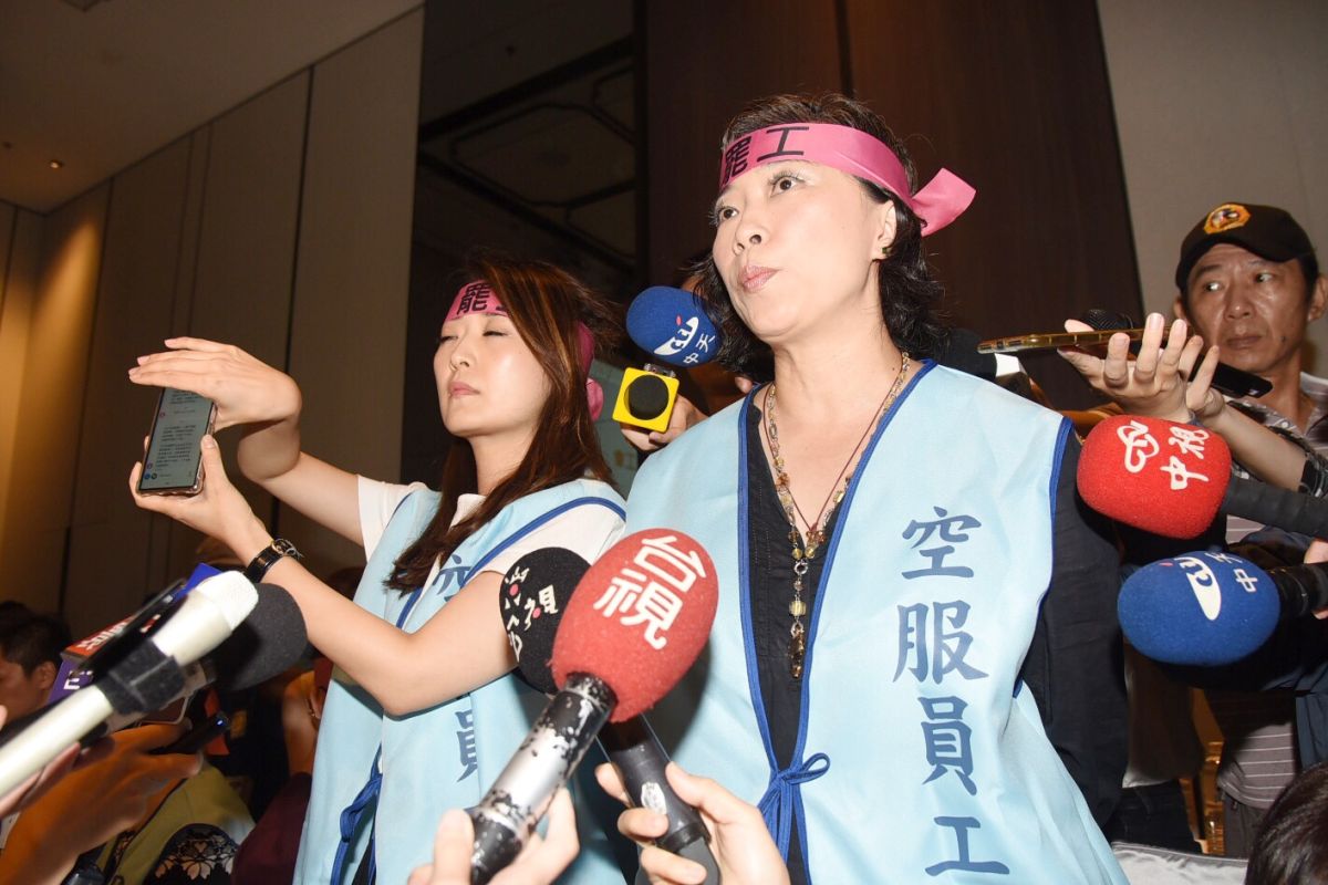 ▲桃園市空服員職業工會不滿長榮航空無法提出合理方案，宣布今日下午 4 時起開始罷工行動。（圖／記者陳明安攝, 2019.06.20）