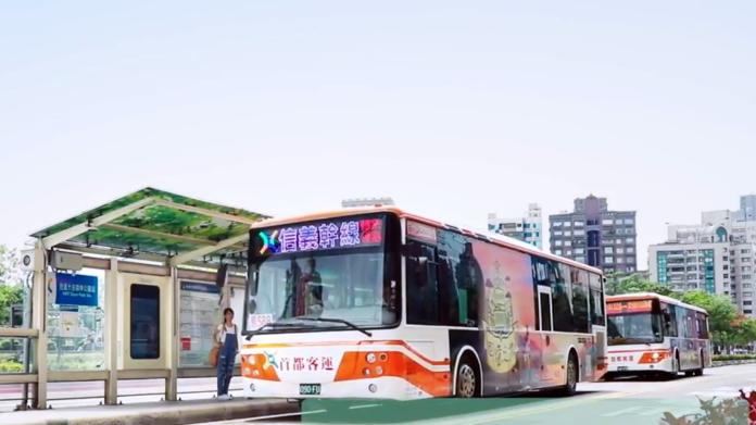 從七月一日起，搭乘雙北公車一律改為上下車都要刷卡。（圖 / 台北市交通局提供）